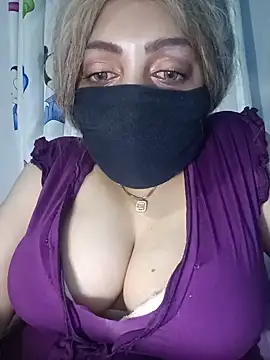 Loolly - Oil on boobsافرك بزازي با لزيت