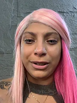GiaRedd - First time cucumber in my ass 🥒👀🍑