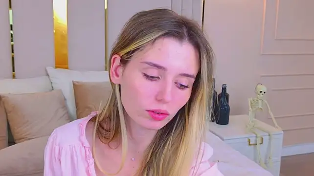 MarybethSnow - suck a dildo