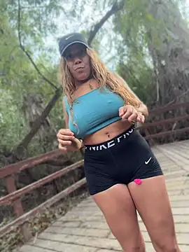 Bigbuttbrooklynn - RISKY FINGER in Public @GOAL