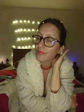 Hotbrunettemass - Nua à janela 😇