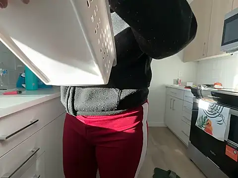 ReeseZen - Boobies out 5m +keep sweater off