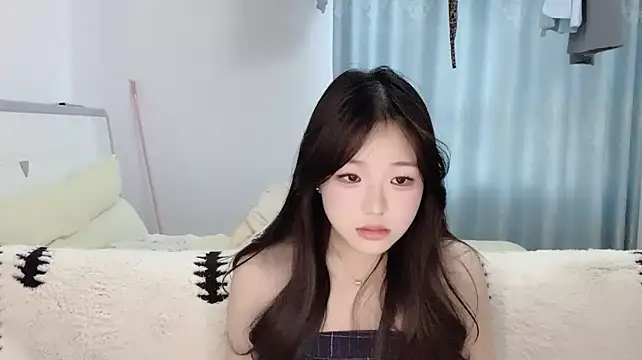 Yunbaobao- - 新人女大 大家帮我点点爱心 💗
