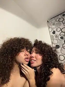 Cutecurly - 🥵 FLASH PUSSY + SPREAD LIPS!! 🥵