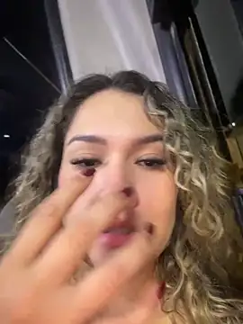 Sara_smiiith211 - Take off my bra in public, daddy