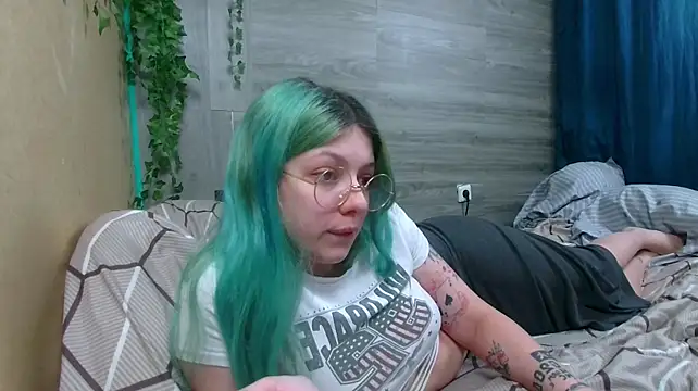 LinaBonBon - show ass in doggy and twerk