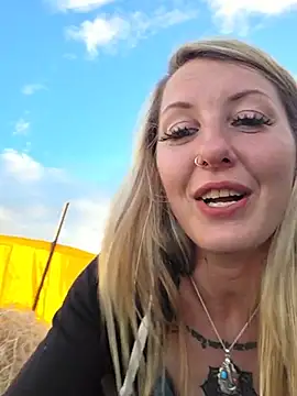 SheIsSomething - Dildo naked outside @ truckstop