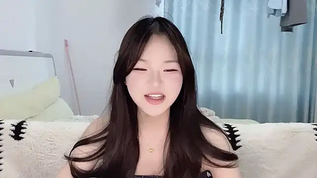 Yunbaobao- - 新人女大 大家帮我点点爱心 💗