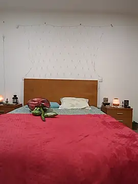 Hotbrunettemass - Nua à janela 😇