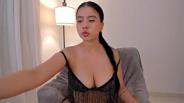 Mia_love__ - Take off top/Play nipple/Squezze