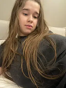 HornyGirlH - DOMI TOY ON PUSSY