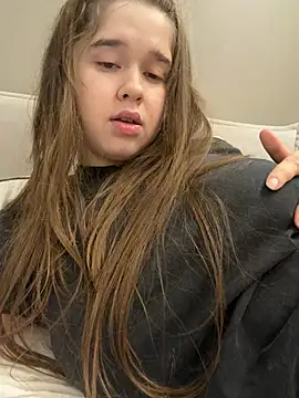 HornyGirlH - DOMI TOY ON PUSSY