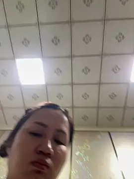 Amy1688 - 户外脱内裤M腿表演
