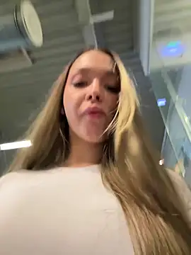 Barbiehumpxxx - Take off leggings in boysbathroom🚽