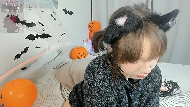 Nixiee - lift up the sweater