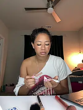 AshleyLoveee - take tshirt off