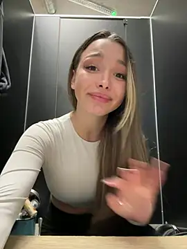 Barbiehumpxxx - Unlock door while someone here omg😨