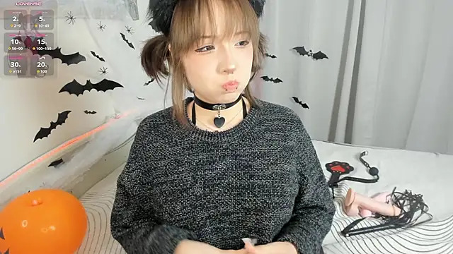 Nixiee - lift up the sweater