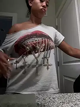 AshleyLoveee - take tshirt off