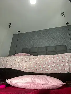 Emilyy_r - 🪔 Oil ass in Doggy pose + Spread cheeks