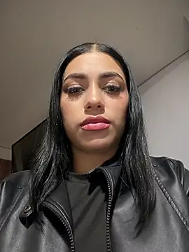 AlannaEvons - Tits Out + Spank In Public 🍒😈