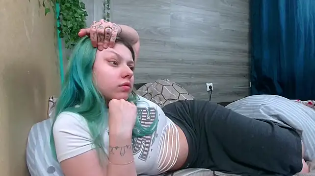 LinaBonBon - show ass in doggy and twerk