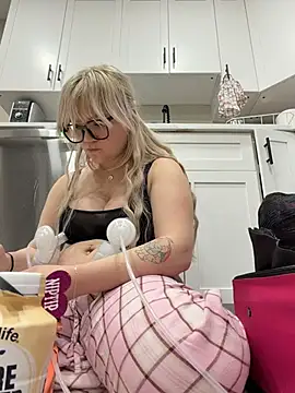 Cutiepiespanks - Tease ass with glass😏