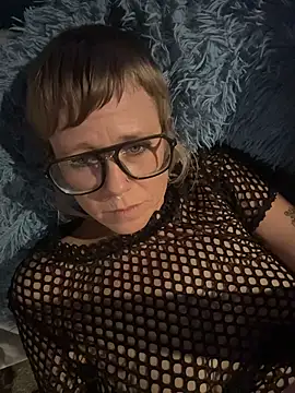 Goodgirlbabydoll - Up close pussy flash!
