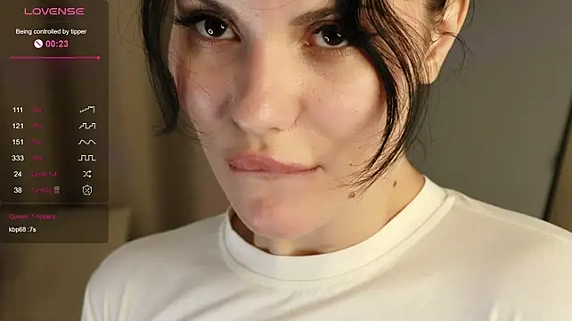Melissa_Davis - Take off top and make hand bra