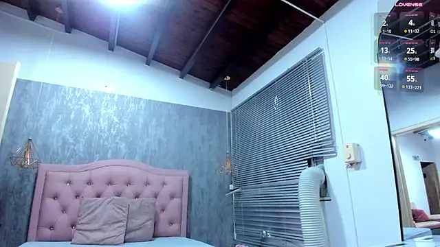 Naomidibello - Fuck My Little Ass 🔥