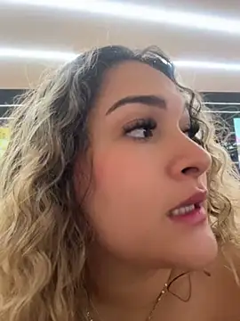 Sara_smiiith211 - Take off my bra in public, daddy