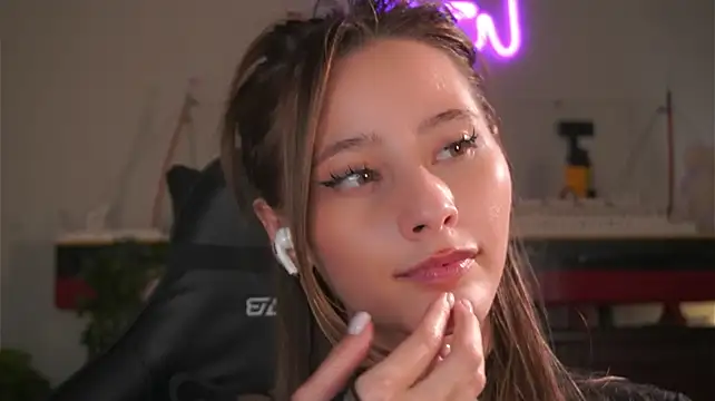 EditaBails - Bounce my ass on u slowly