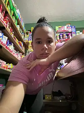 Lannabellx - Play with my boobs in the market 🤫