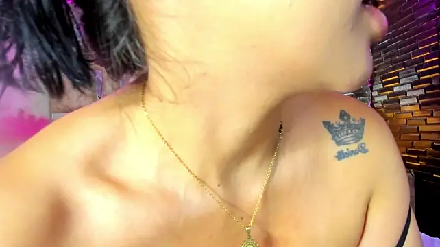 Scarlet_Reyes - naked covered in oil 💦🥵 💦