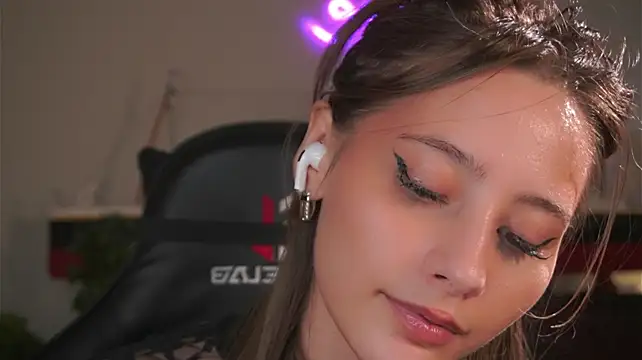 EditaBails - Bounce my ass on u slowly