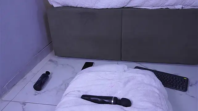Ashley_Beaomunt - ride torso