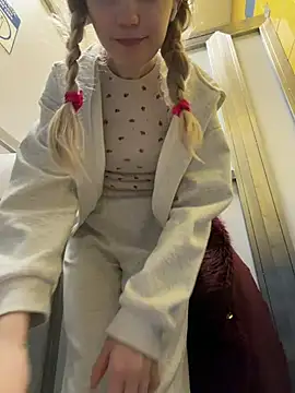Elsawhere - OFF PANTS IN PUBLIC TOILET😱+ LT VIDEO🔞