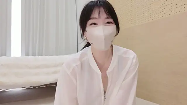 Maimai125 - パーカー脱いでカルバンクライン姿ですこーしだけお胸モミモミ💖