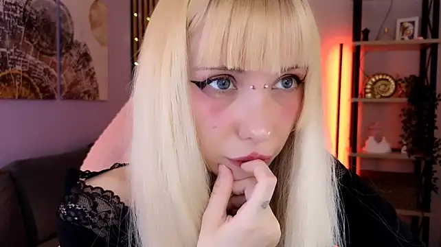 cherrie_bite