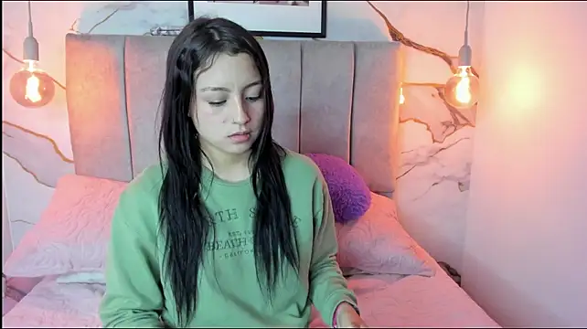 Leah_Brm - ass massage with oil 😈🔥