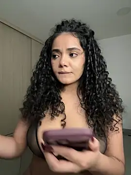 Curlyierr - UNDRESS AND GET NAKED