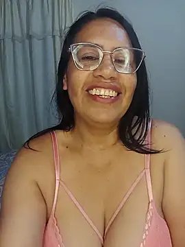 Emilif_ - Montar Almohada + Fingir Orgasmos