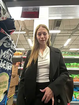 Olivia_Jemison - Lick + suck my nipples in STORE