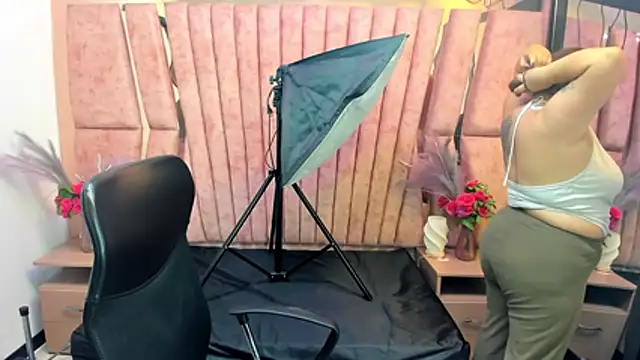 SaraThonson_ - 😈spank ass + show pussy😍