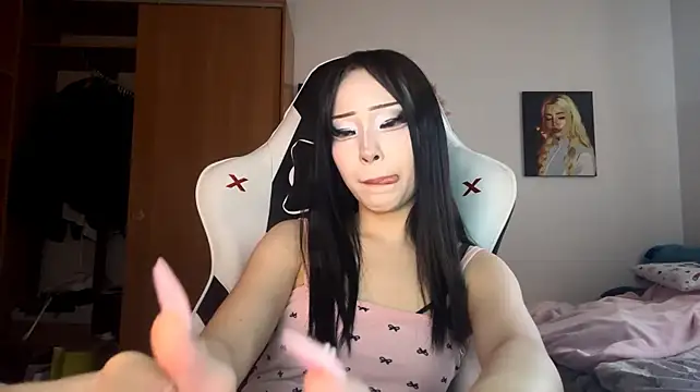 SinaDrenning - Make my nipples very hard
