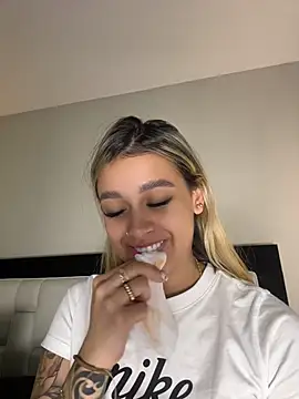 Sophie-velvet - KEEP FUCKING MY PUSSY