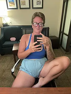 _ElizabethLove_ - Naked pussy play