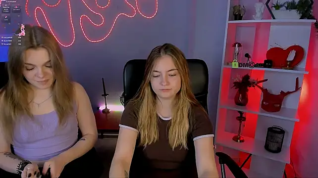 Veronica_bubble - flash boobs 2 girls
