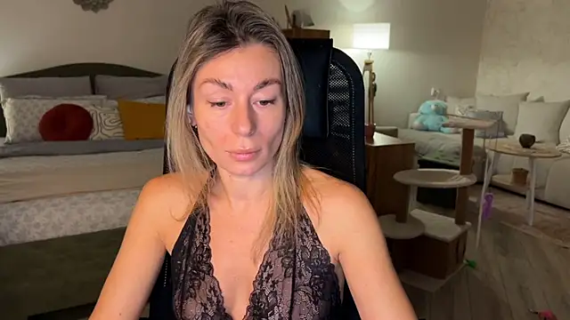 DannaEvan - naked tits tease with oil
