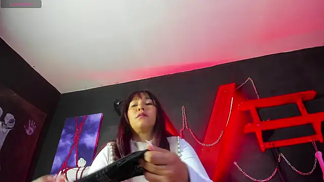 Lorenawatson - show boobs+5slap